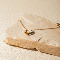 Acier doré bicolore assorti C Lune forme corne forme noir strass mode simple collier de bijoux en acier inoxydable