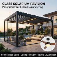 Pérgola Bioclimática de Lujo con Puertas Corredizas de Vidrio y Ventilador de Techo con Luz para Solárium Residencial Moderno y Terraza de Villa