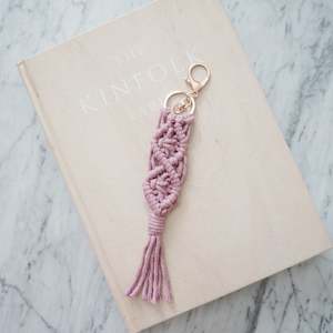 พวงกุญแจ macrame ความสุขทำด้วยมือ - Product Image 1