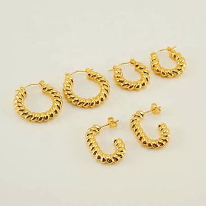 Pendientes Escultóricos Geométricos Exagerados de Acero Inoxidable con Diseño de Corazón, Fruta y Flor para Mujer, Modernos para Fiesta, Chapados en Oro de 14K - Product Image 1