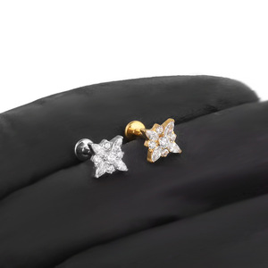Clous d'oreilles en forme de cœur fleuri plaqués titane avec zircon G23 pour piercing, bijoux cadeau - Product Image 4