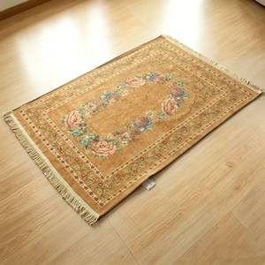 Cómoda alfombra de oración islámica lavable, antideslizante, con diseño floral tejido en chenilla, adecuada para uso en el hogar y al aire libre. - Product Image 1