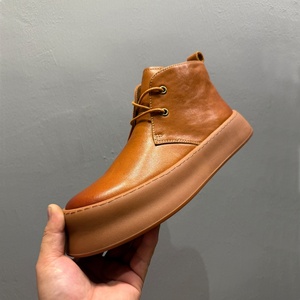 รองเท้าบูทกีฬากลางแจ้งสำหรับผู้ชาย ดีไซน์ย้อนยุคทันสมัย ​​รองเท้าบูทหนังแบบผูกเชือกสำหรับการสังสรรค์และงานปาร์ตี้ รองเท้าบูทหุ้มข้อคุณภาพสูง - Product Image 1