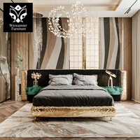 Cama King Size Moderna de Lujo con Cabecera Tapizada Extra Grande, Marco Decorativo de Latón Dorado Escultural y Diseño Personalizado
