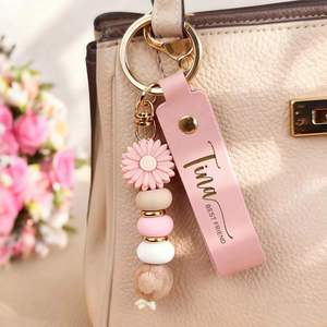 Porte-clés en cuir avec perles marguerites, porte-clés gravé avec un nom, jolis charms pour sacs à main, cadeau de remerciement pour les enseignants - Product Image 2