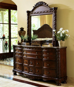 Juego de Dormitorio Americano de Lujo en Madera Maciza Tallada a Mano, Diseño Clásico Americano y Europeo, Cama King Antigua, Tamaños y Colores Personalizables - Product Image 5