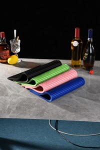 Tapete de silicona de tamaño pequeño premium de 7.87"x13.8", duradero, antideslizante, para mostrador de cocina, para pub, café, vino, cócteles. - Product Image 4