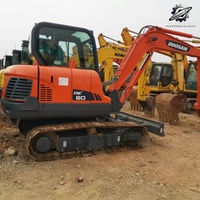 En stock, excavatrice sur chenilles DOOSAN DX60 d'occasion, 6 tonnes, excavatrice hydraulique pour projets de construction urbaine et de jardinage