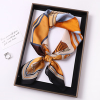 Foulard en Soie de Luxe Élégant pour Femme, Foulards Fins en Satin de Soie pour l'Été 70*70CM, Foulard de Tête en Soie pour Femme, Vente en Gros