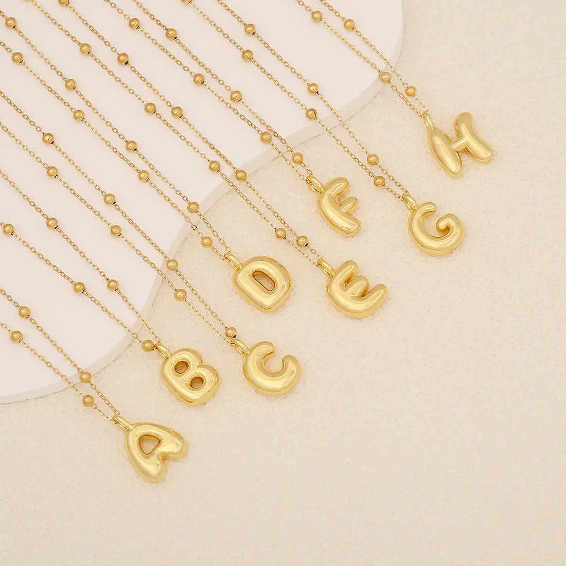 قلادة نحاسية منفوشة ثلاثية الأبعاد من 26 حرف مع سلسلة من الفولاذ المقاوم للصدأ من مجوهرات الأزياء للبيع بالجملة