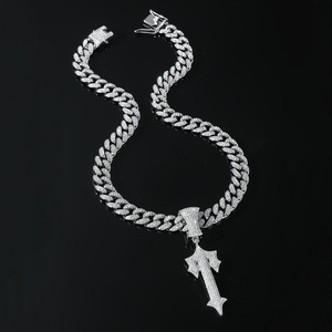 Nouveau Collier Pendentif Épée Hiphop Rétro en Strass 2026, en Alliage Plaqué Or, pour Hommes, Bijoux de Mode, Vente en Gros - Product Image 3