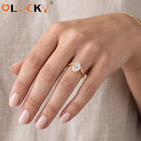 Bague Courbe LUCKYJIU Personnalisée en Acier Inoxydable Plaqué Or 18K, Étanche, avec Zirconium Scintillant Sertie sur 4 Griffes pour Femme