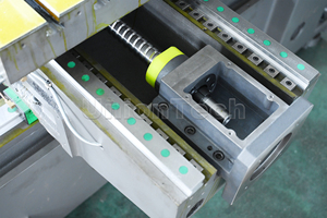 VMC <span class=keywords><strong>650</strong></span> BT40แกนหมุน CNC แนวตั้งศูนย์เครื่องจักร<span class=keywords><strong>650</strong></span> UT-VMC ระบบ Fanuc 4 aixs - Product Image 6