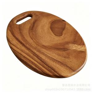 Tabla de cortar rectangular de madera de nogal con asa para cocina - Product Image 5