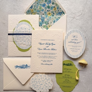 Elegante Tarjeta de Invitación de Boda Personalizada con Impresión de Vainilla, Diseño Floral de Pez, Impresión Offset en Papel de Algodón, Estampado en Caliente y Troquelado - Product Image 2