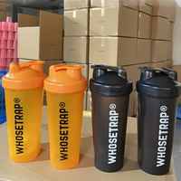 Bouteille en plastique anti-fuite de 600 ml pour protéines en poudre, smoothies, usage extérieur et fitness, avec graduations de mesure ; impression de logo