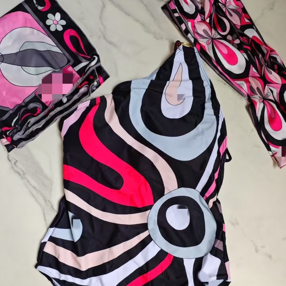 Maillot de bain une pièce coloré Ph2510 avec bandeau et foulard.