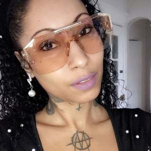 Gafas de Sol Cuadradas Extra Grandes de Moda Vintage para Mujer con Logotipo Personalizado, Gafas de Sol con Marco Grande en Forma de Escudo para Mujer - Product Image 3