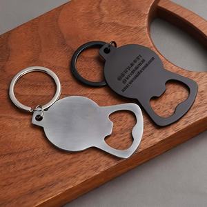 Porte-clés décapsuleur personnalisé sur mesure en alliage de zinc avec gravure laser, mousqueton métallique - Product Image 3