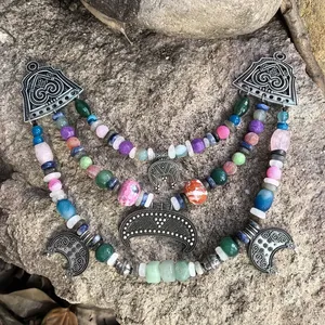 Collier de perles vertes superposées à 3 rangs, style classique, inspiré de la culture slavie, avec pendentif en bronze, bijoux tribaux, bijoux ethniques, cadeau pour elle - Product Image 2