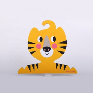Fuchsia 2023 cintre en carton kraft personnalisé de haute qualité pour <span class=keywords><strong>chat</strong></span>, vêtements pour animaux de compagnie avec impression de logo - Product Image 6