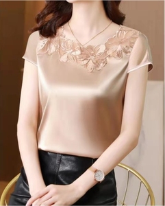 2025 été nouvelle mode Base chemise femmes grand haut dentelle à manches courtes <span class=keywords><strong>grande</strong></span> <span class=keywords><strong>taille</strong></span> femmes T-<span class=keywords><strong>shirt</strong></span> - Product Image 2