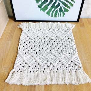 Tapete de mesa de macramé de lino bohemio, camino de boda tejido a mano con borlas, elegante cubierta de mesa decorativa en embalaje de cartón - Product Image 3