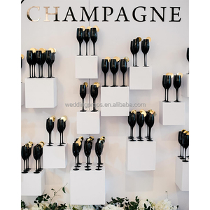 Elegante Pared Redonda Blanca para Exhibición de Copas de Champán, Fondo Reutilizable para Bodas y Eventos Corporativos - Product Image 5