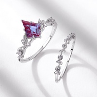 Bague Couronne Vintage en Argent Sterling 925 avec Alexandrite de Laboratoire Taille Kite – Ensemble de Bagues de Fiançailles et de Mariage pour Femme – Bijoux Fins