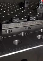 Table de soudage modulaire série D28/D16 - Plateaux interchangeables en fonte/acier avec règle magnétique et canaux pour chariot élévateur
