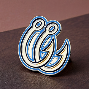 Spilla con risvolto in vetro colorato con effetto personalizzato avocado barbiere librish divertente citazione in smalto Alaska - Product Image 3