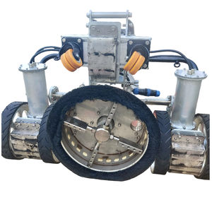 Nettoyage par jet d'eau à très haute pression par robot de sablage hydraulique 2800 bars sur les coques de navires Sablage hydraulique UHP - Product Image 1