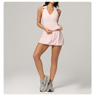 Ensemble jupe de tennis très populaire pour femmes, idéal pour les sports de plein air et le fitness, avec débardeur à col en V profond et jupe de yoga