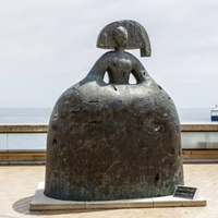 Escultura de la Reina Mariana de MUSI, Famosa Escultura de Mariana Manolo Valdés en Color Negro Bronce, Estatua de la Princesa Mariana en Latón