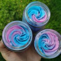 Unicorn Color Vegan Whipped Body Butter voor droge, donkere huid, verrijkt met fruit-ijs, matcha, acai, roos en collageen.