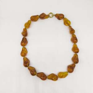 Collier de mode perlé en pierre d'ambre plaqué or PVD, acier inoxydable 316L, bijoux durables et résistants - Product Image 1