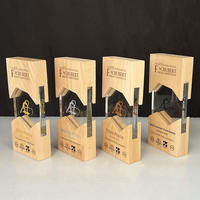 Plaque de trophée en cristal transparent personnalisée en gros avec base en bois