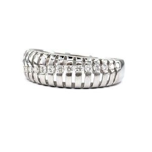 Bijoux sur mesure, Design romantique, bague fine ronde en or blanc massif 14k pour fiançailles - Product Image 2