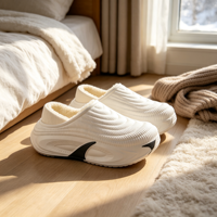 Sabots fourrés d'hiver pour femmes et hommes, sabots à plateforme en EVA imperméables à semelle épaisse, pantoufles chaudes et moelleuses à dos fermé pour l'intérieur et l'extérieur