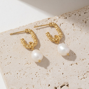18K chapado en oro libre de deslustre joyería texturizada <span class=keywords><strong>Marbella</strong></span> gota cuelga mujeres pendientes de perlas barrocas - Product Image 2