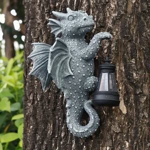 Lampe suspendue en résine de dragon gris mignon - Peinte à la main avec une texture réaliste, thème de jardinage en plein air, objet décoratif de conte de fées - Product Image 1