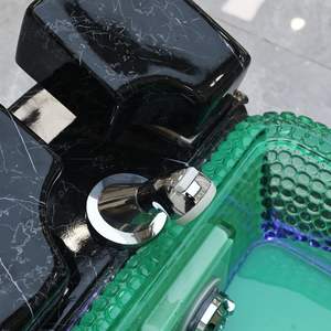 Sillón de Pedicura Eléctrico de Lujo con Masaje, Bomba de Drenaje Automática, Edición Moderna en Blanco y Negro para Salón - Product Image 5