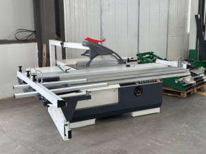 Scie à panneaux coulissante pour la coupe du bois entièrement automatique, industrielle et robuste, de qualité européenne Scie à bois à coupe à 45 degrés - Product Image 3