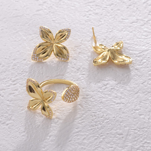 Juego de Joyería de Flores de Oro de 18k Kinnear Clover, Sin Deslustre, Aretes, Gargantilla, Collar, Brazalete y Anillo para Bodas de Mujeres Africanas en Dubái - Product Image 4