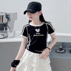 Ensemble de vêtements pour filles pour l'été 2026, filles adolescentes, t-shirt noir à manches courtes imprimé + jupe blanche en dentelle, ensemble 2 pièces - Product Image 4