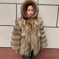 HUA QIU MEI SI Vente en gros Manteau d'hiver pour femmes à capuche verticale en vraie fourrure de raton laveur, élégant et long, style tendance