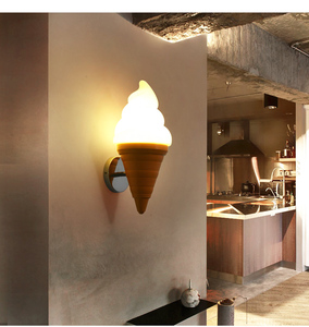โคมไฟหัวโคนไอศกรีมดีไซน์สร้างสรรค์ สำหรับร้านขนมหวาน คาเฟ่ บาร์ ร้านอาหาร ตกแต่งร้านค้า ไฟ LED แสงวอร์ม รุ่นแขวนโชว์ - Product Image 6