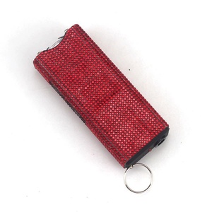 Großhandel Pompon-Plüsch-Schlüsselanhänger, Werbe-Schlüsselanhänger, Karabiner, Taschenlampen-Schlüsselanhänger mit Pompon-Anhängern für Mädchen-Taschen - Product Image 3
