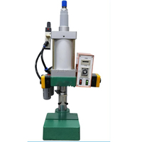 Machine de moulage pneumatique de table miniature à vente chaude fabriquée dans le Guangdong pour les coques de téléphone