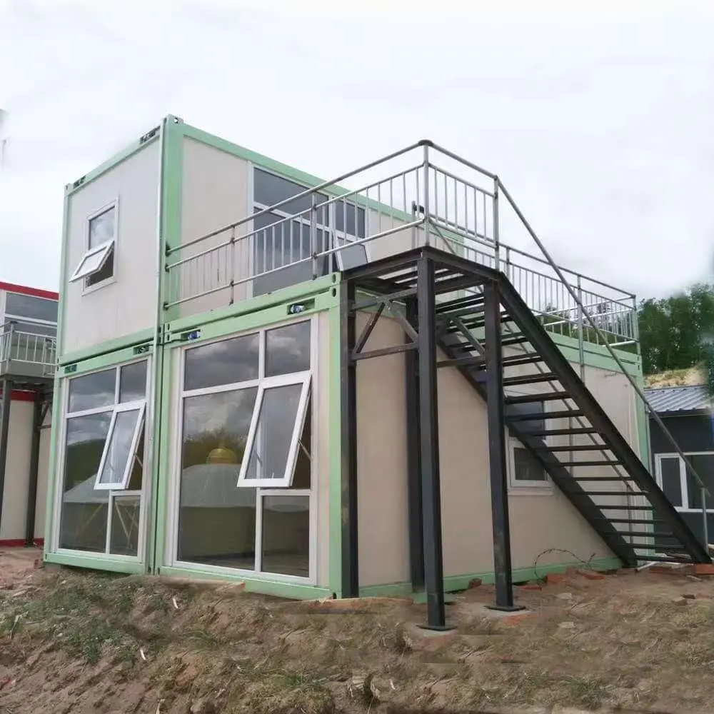 Contenedor Modular casa de dos pisos de 2 dormitorios 2 baños 1 cocina y sala de zona interior de veranda